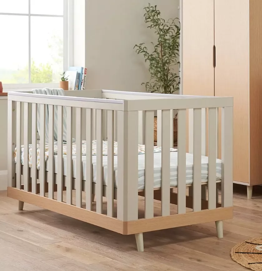 Tutti Bambini Hugge Cot Bed ( MATTRESS + BEDDING) INCLUDED